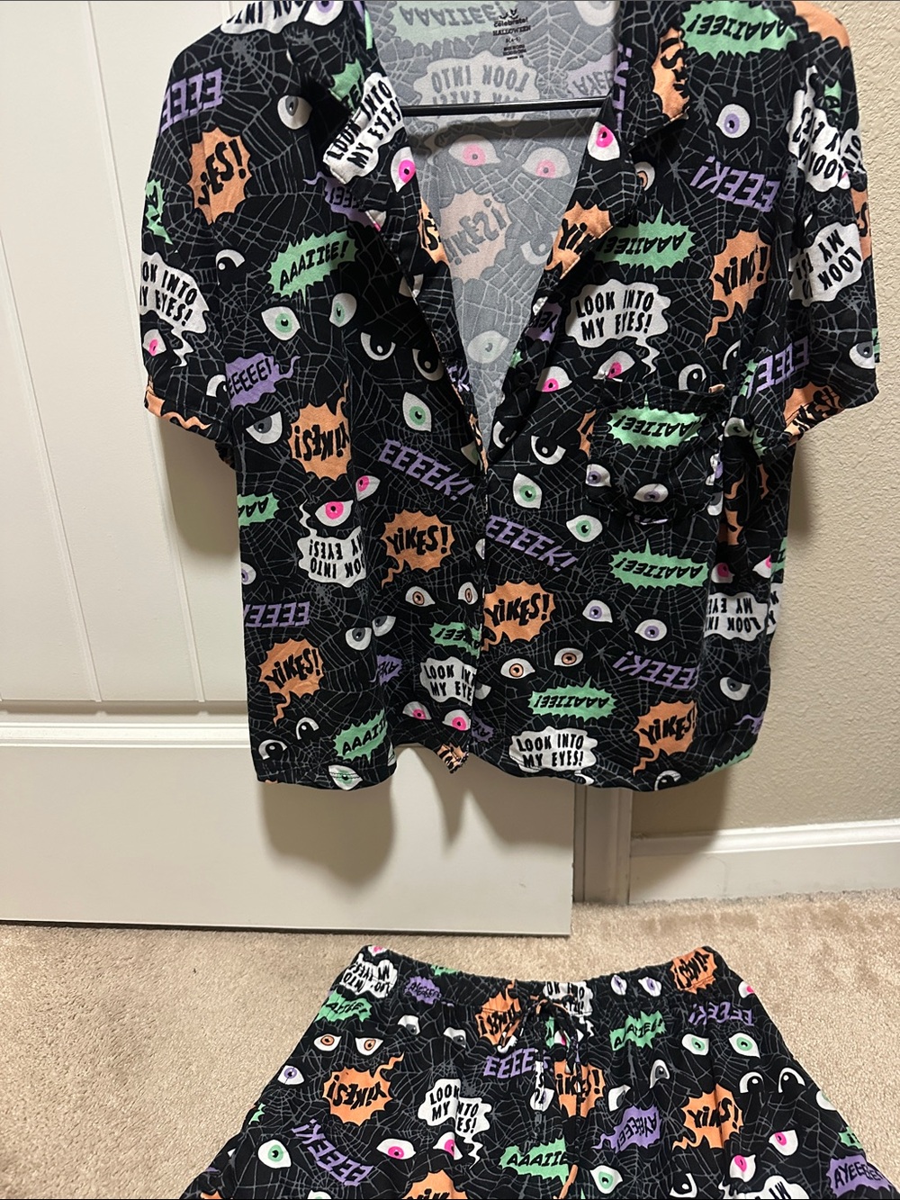 Women’s Halloween Black Halloween Eye-Print Pajama Set small